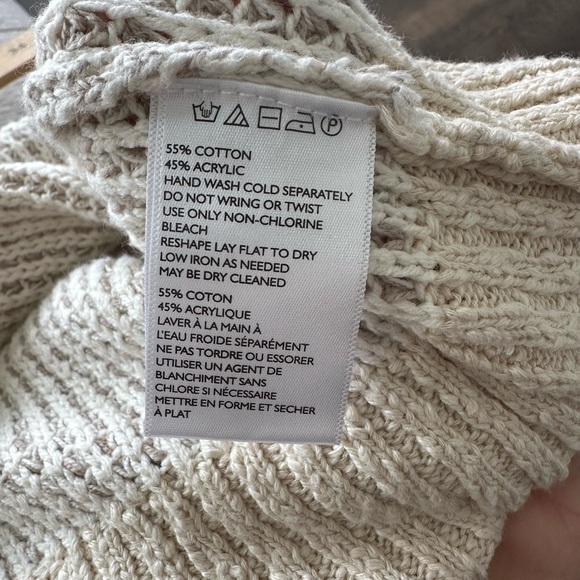 Women’s Urban Outfitters Medium Oversized Sweater Fits Large Cream Tan Cardigan - Picture 9 of 9